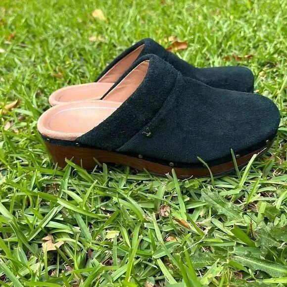 Vionic Kacie Black Suede Clog - Picture 3 of 14